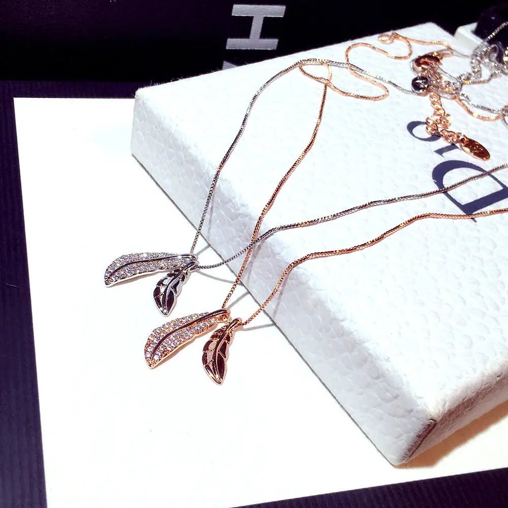 Korean style leaf pendant choker necklace featuring a trendy design, perfect for fashionable accessories.