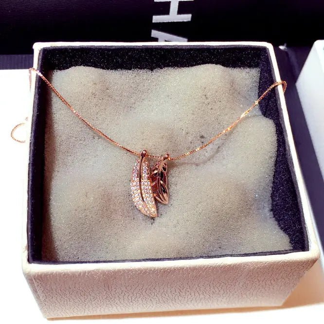 Korean style leaf pendant choker necklace with delicate chain, fashionable jewelry accessory for women.