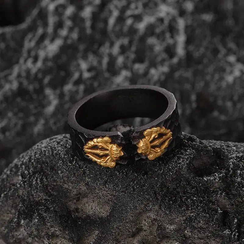 Retro adjustable ring for women's fashion featuring vintage-inspired design and intricate detailing, perfect for stylish accessories.