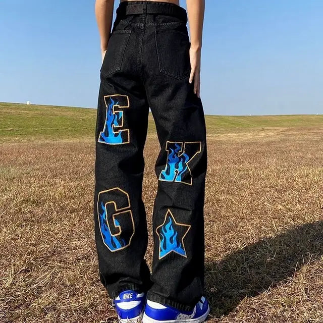 Wide-leg American hip-hop jeans for men featuring retro style, denim fabric, and classic fit.