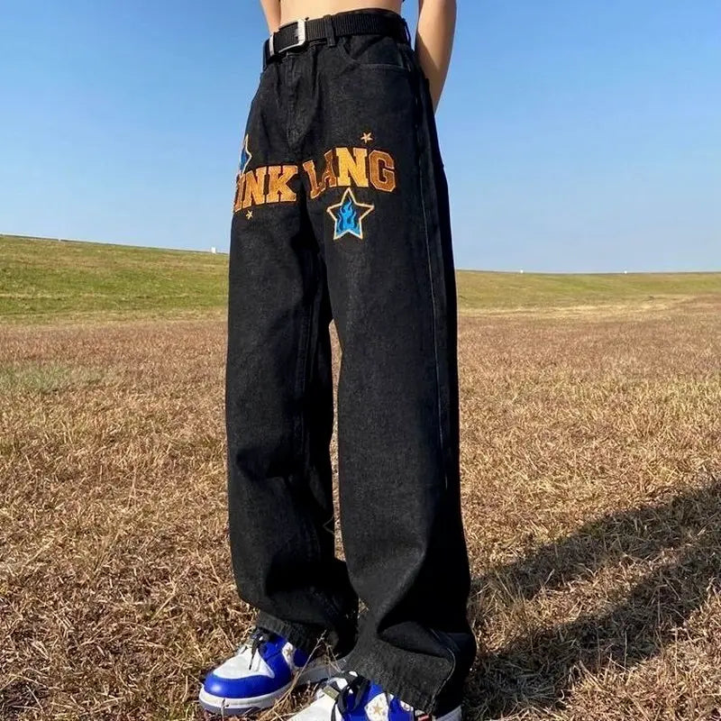 Retro American hip-hop wide-leg jeans for men with a relaxed fit and classic denim style, featuring a high waist and bold design.